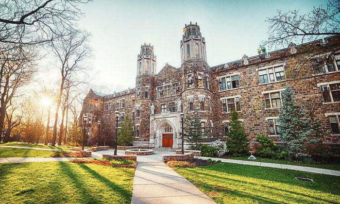 里海大學
